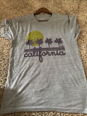Hello Unisex California Graphic Tee - Grey with Yellow Sun